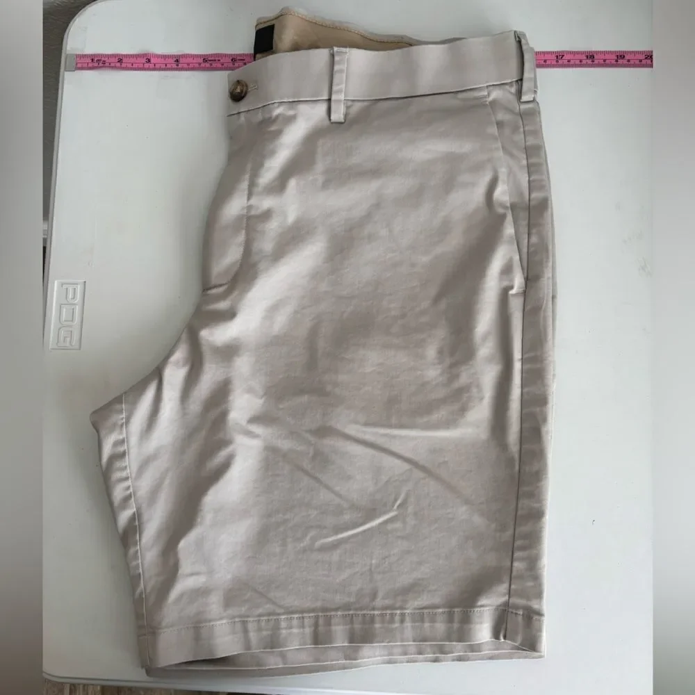 Banana Republic Men's Shorts Size 38